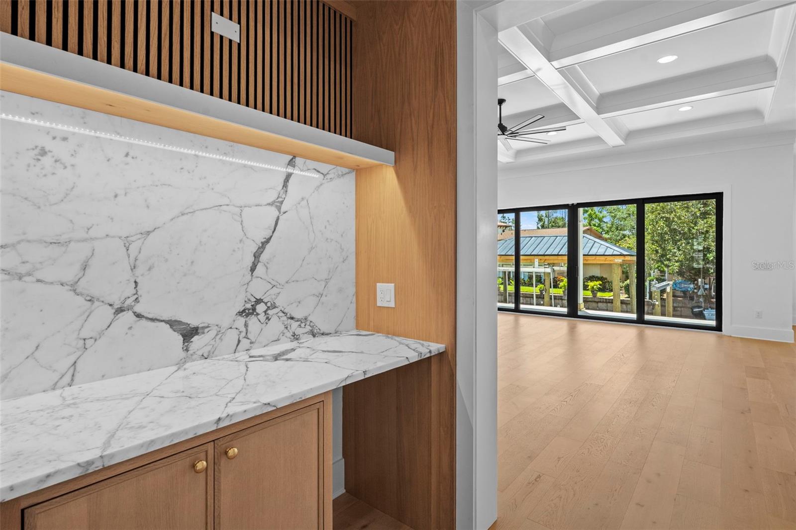 690 GENEVA PL — photo 23