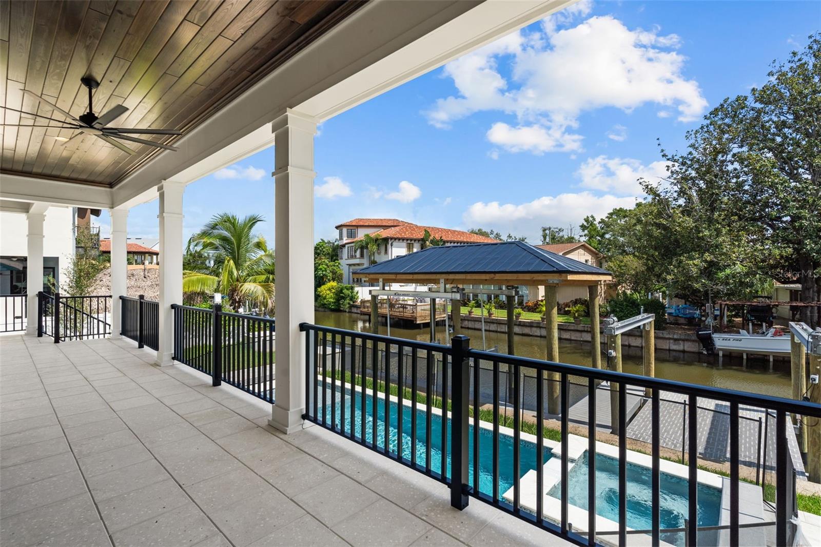 690 GENEVA PL — photo 47