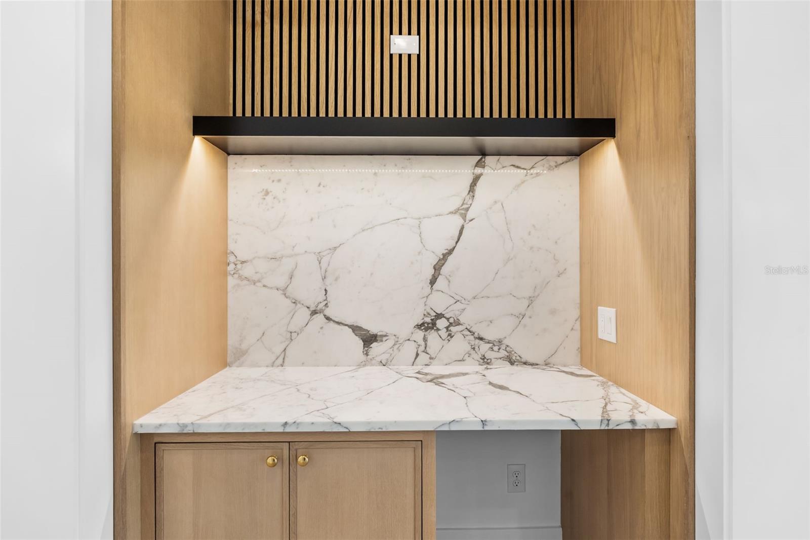 690 GENEVA PL — photo 22