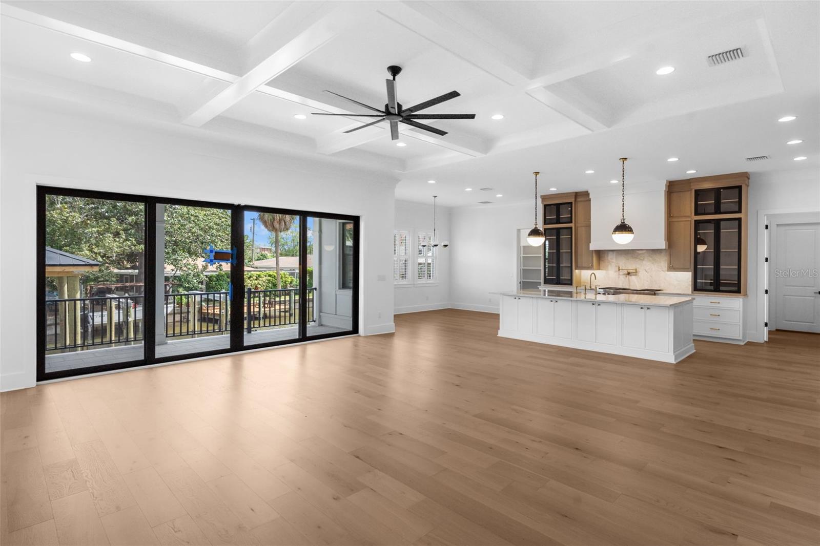 690 GENEVA PL — photo 14