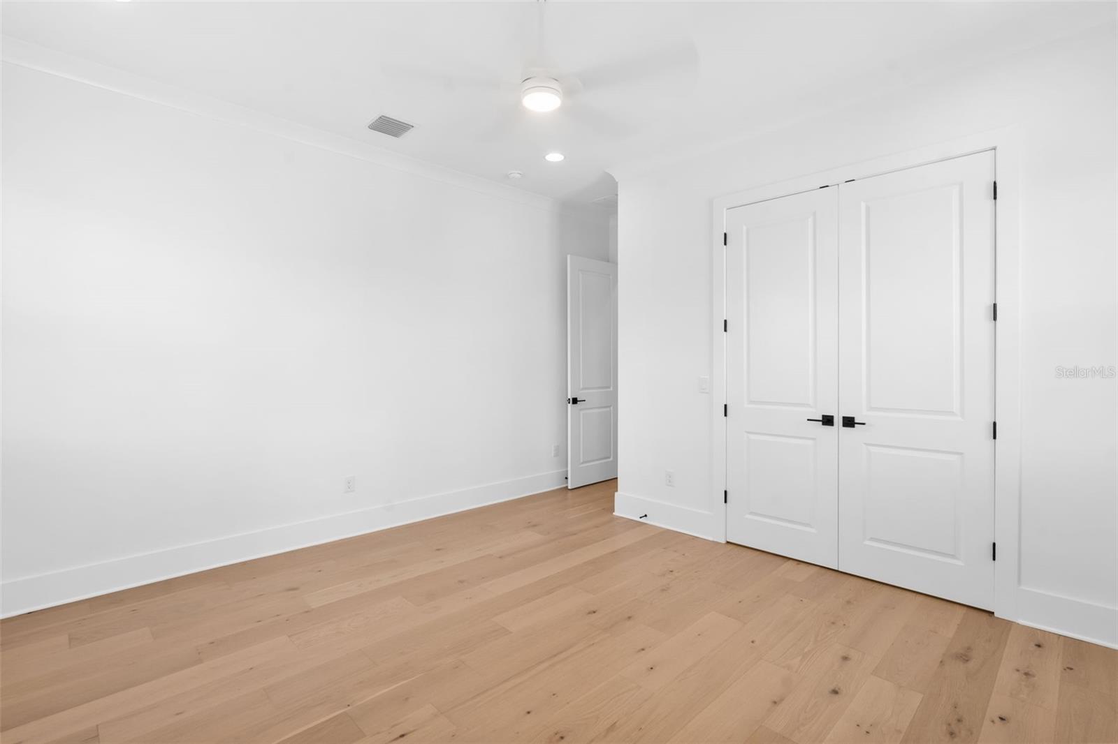 690 GENEVA PL — photo 43