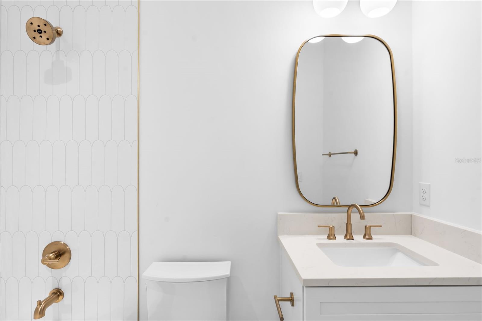 690 GENEVA PL — photo 32