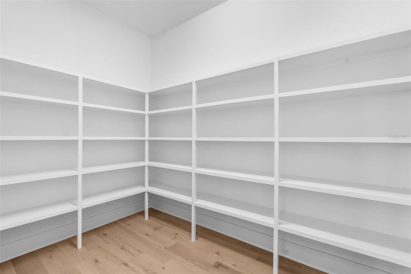 690 GENEVA PL — photo 20