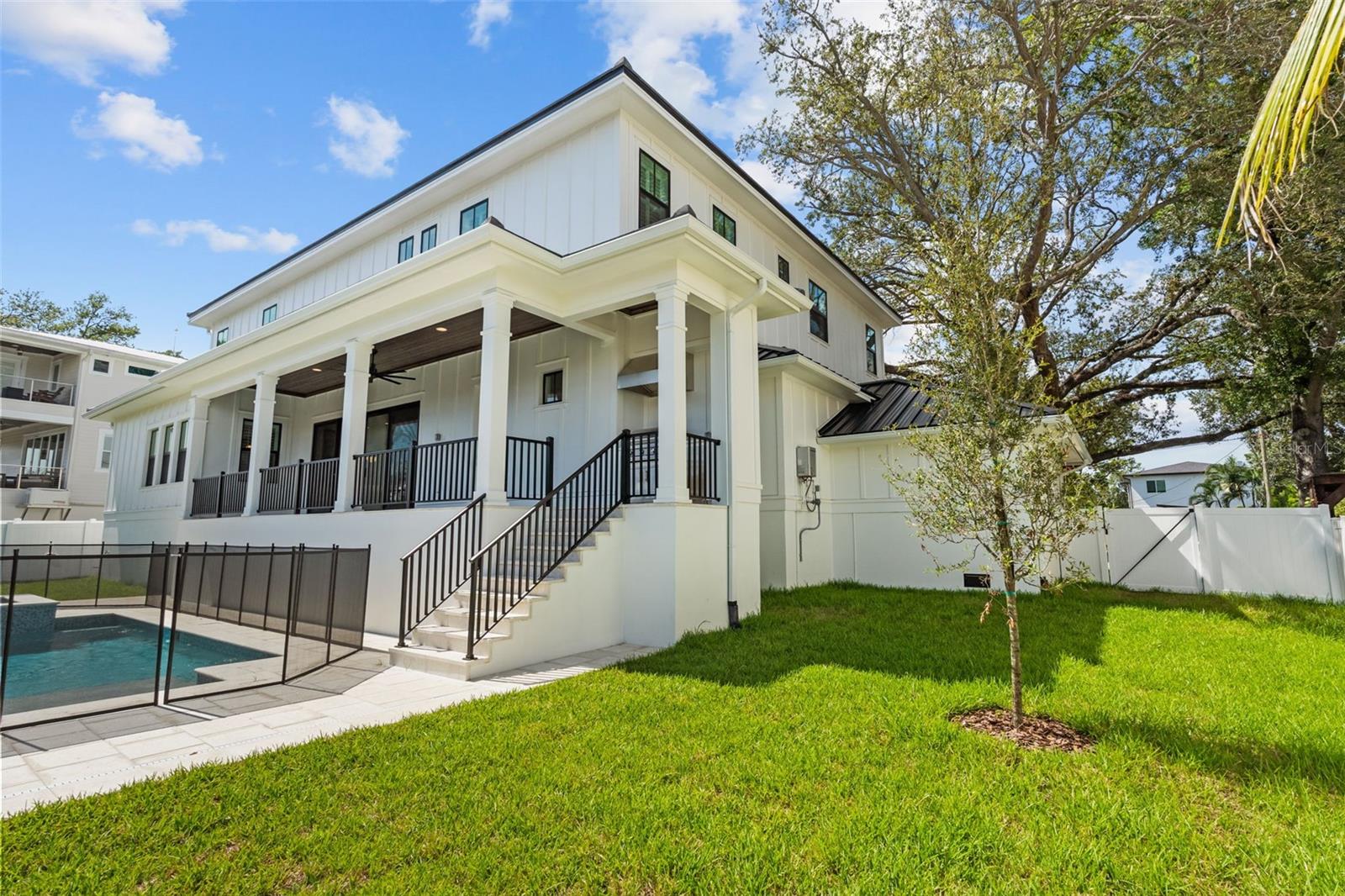 690 GENEVA PL — photo 52