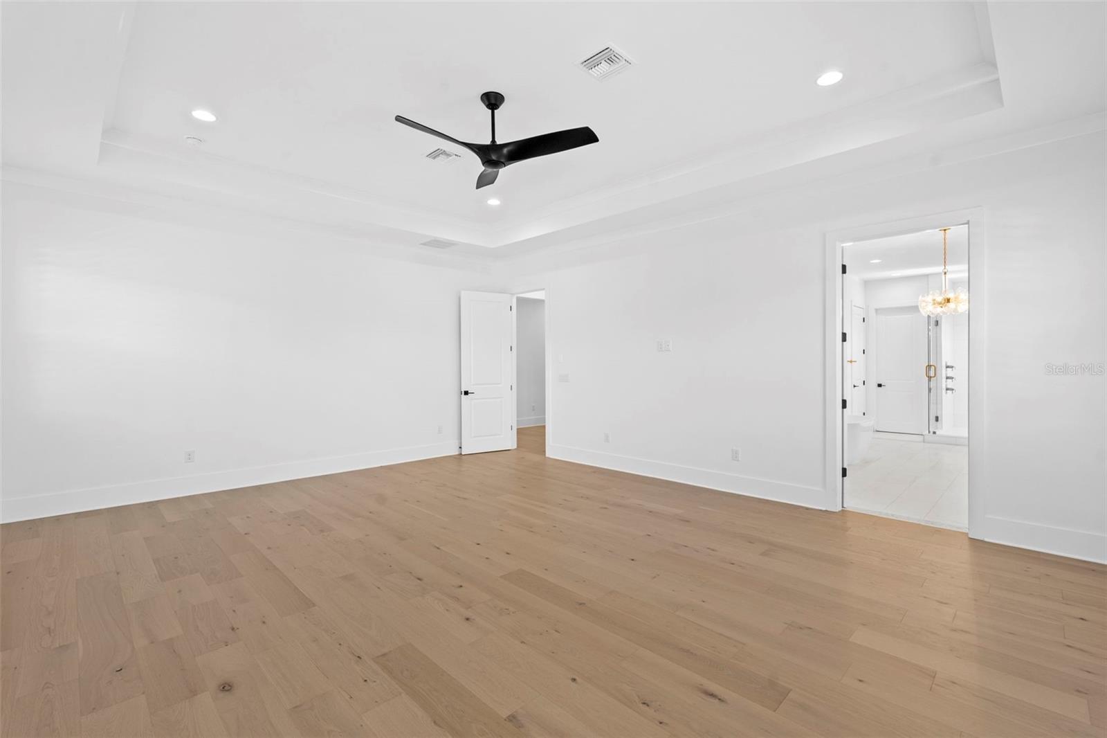690 GENEVA PL — photo 34