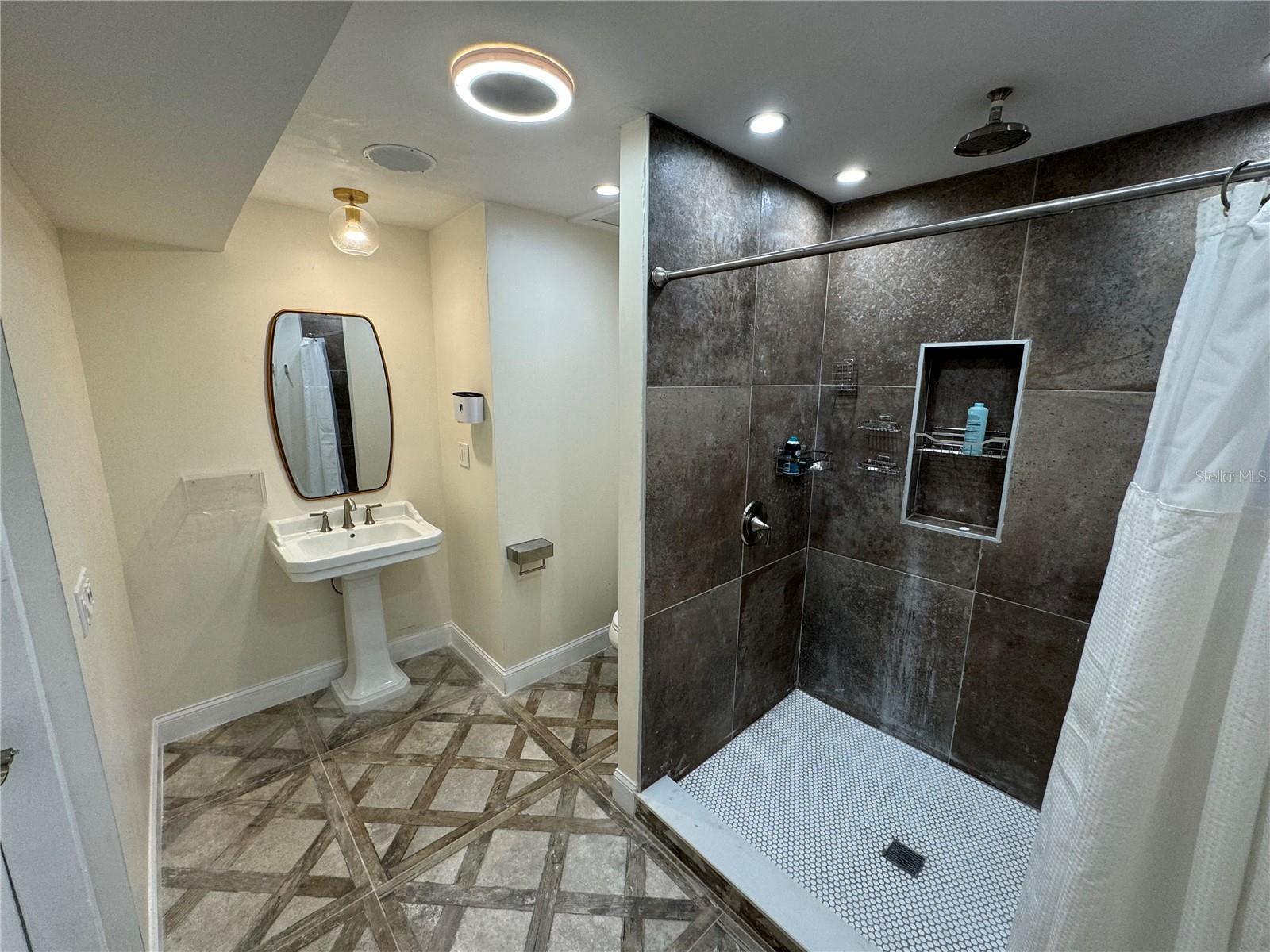 7102 REINDEER RD — photo 13