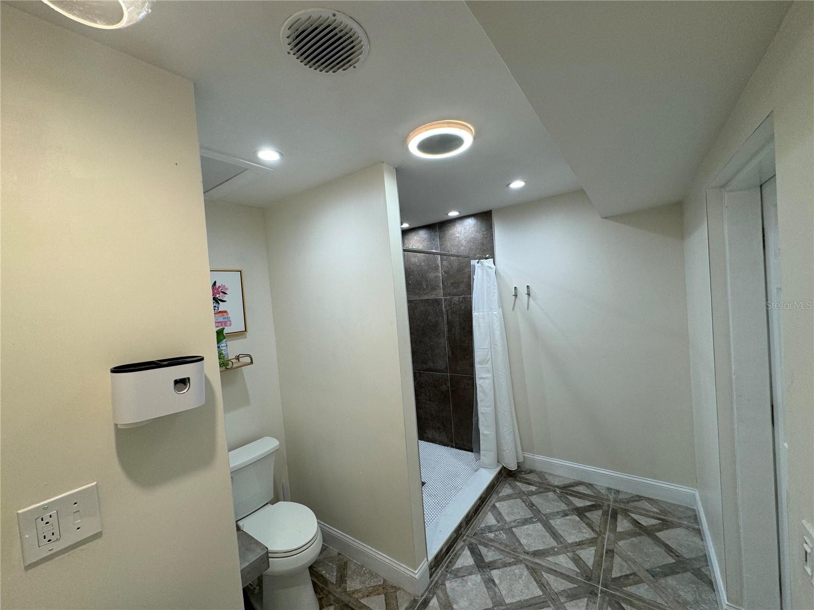 7102 REINDEER RD — photo 14