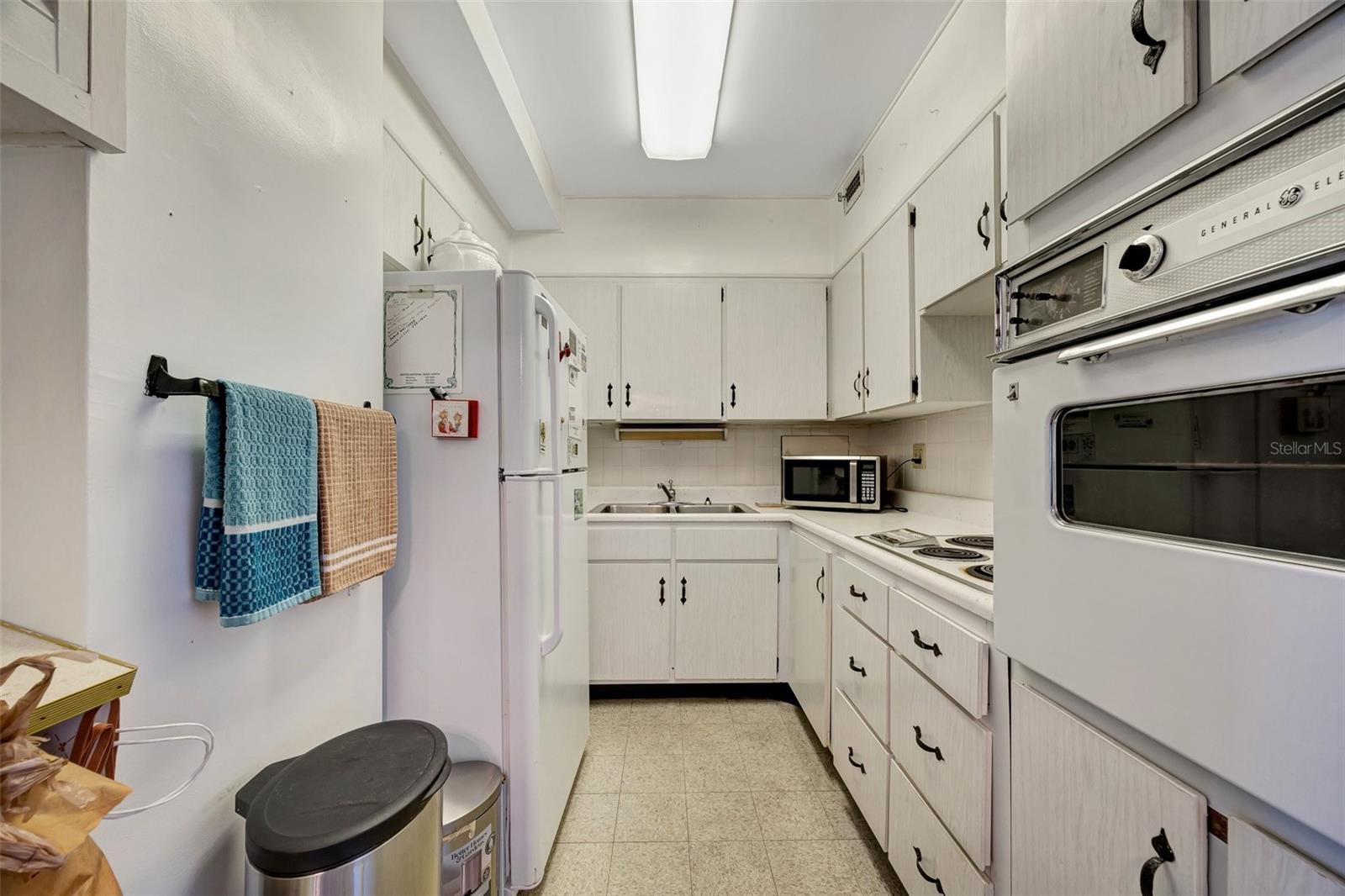 31 ISLAND WAY #1403 — photo 23