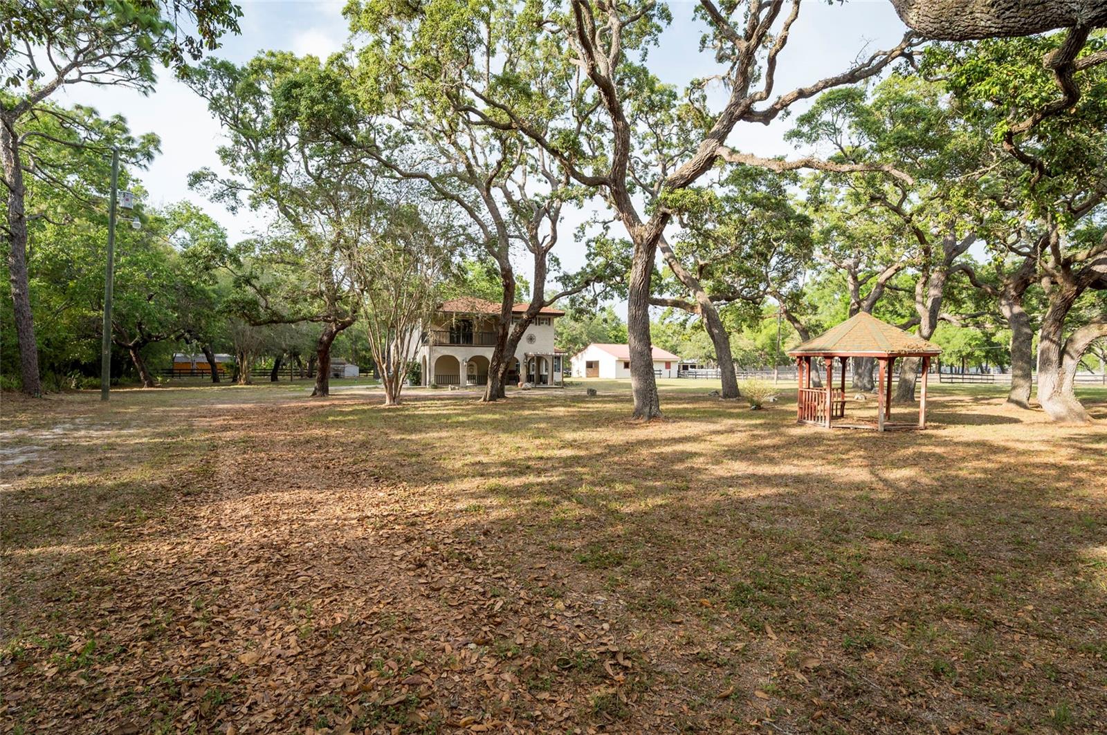 12311 OAKWOOD DR — photo 29