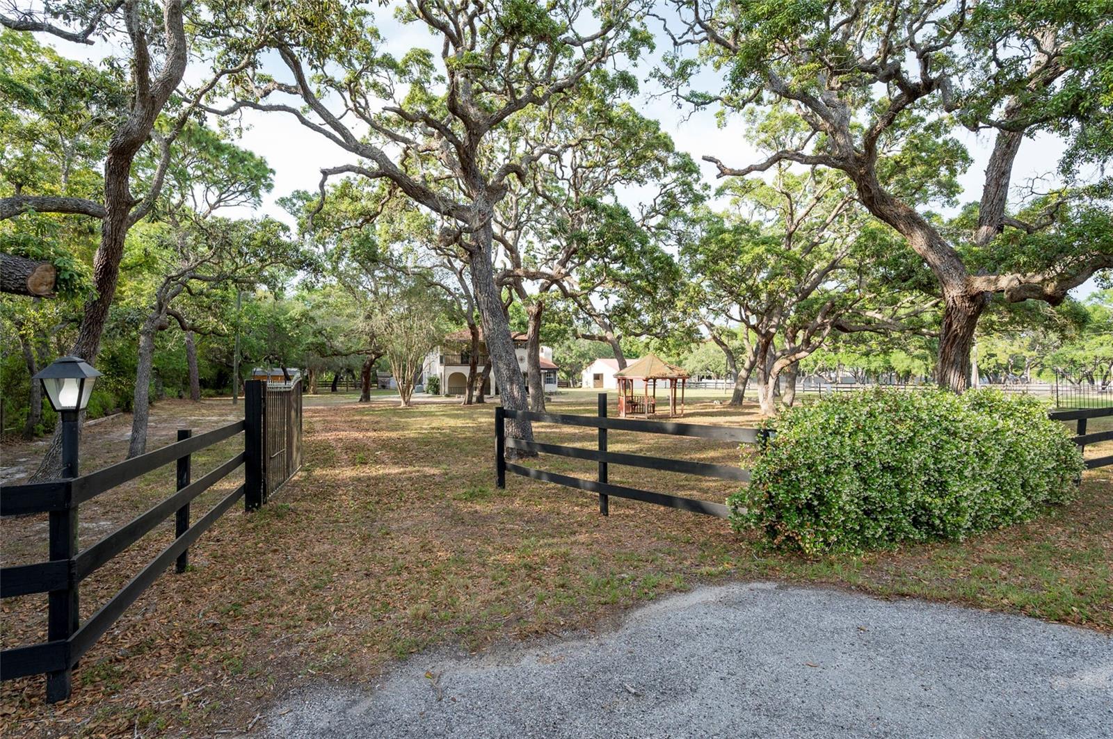 12311 OAKWOOD DR — photo 30