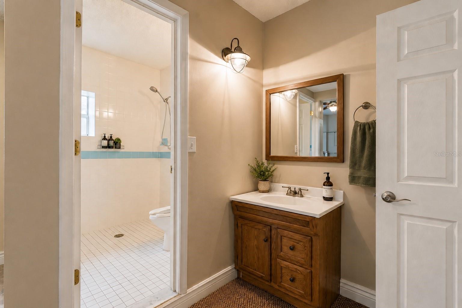 12311 OAKWOOD DR — photo 16