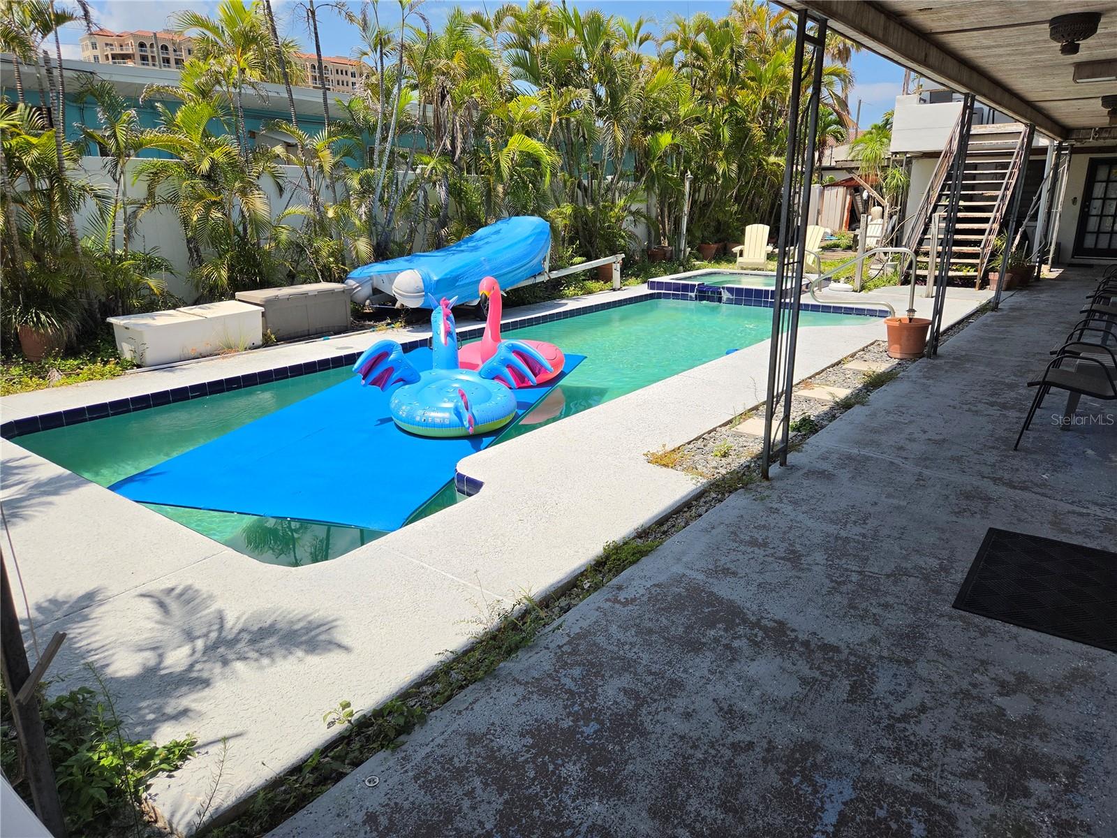 580 BAY ESPLANADE — photo 16
