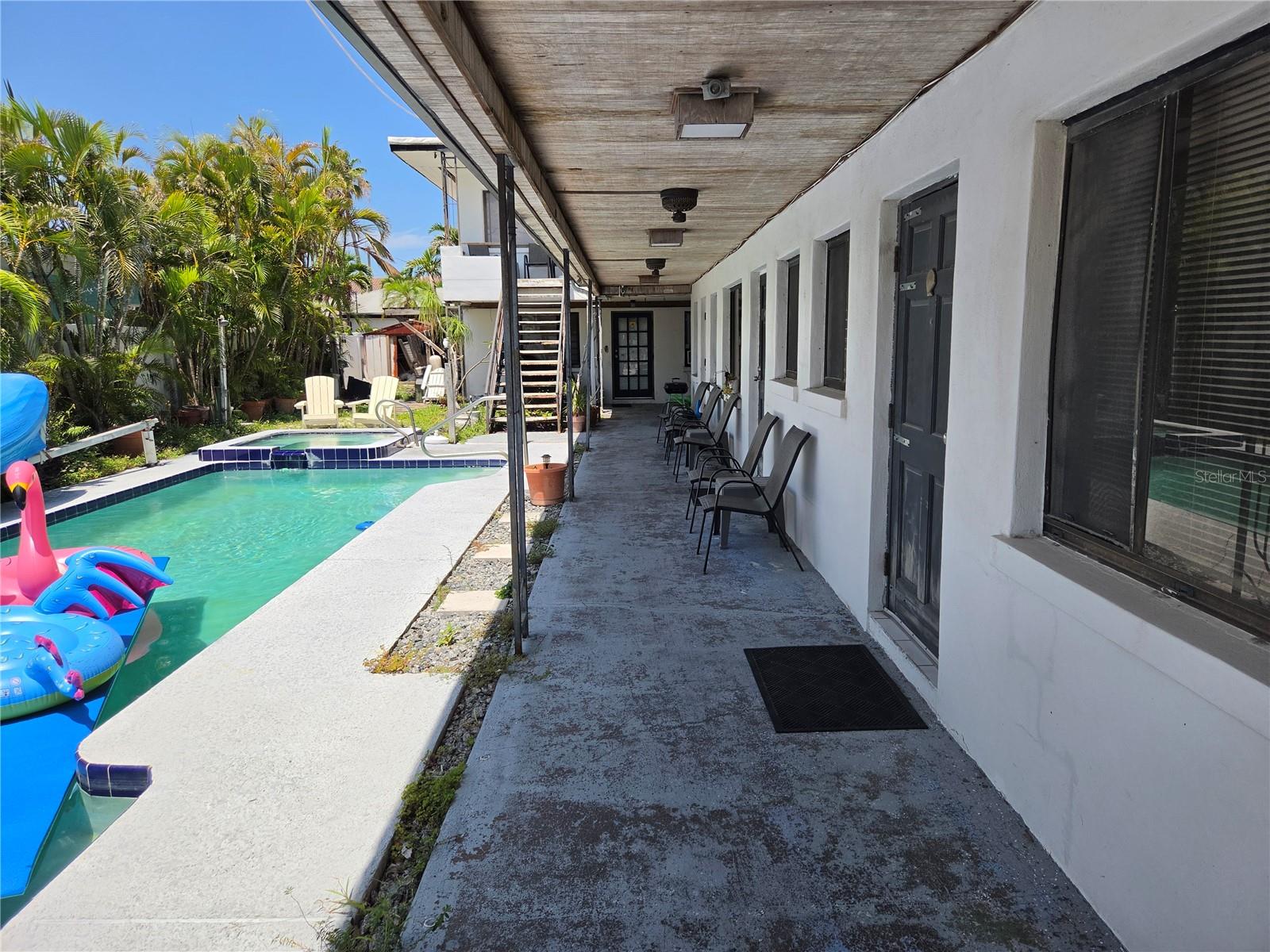 580 BAY ESPLANADE — photo 3