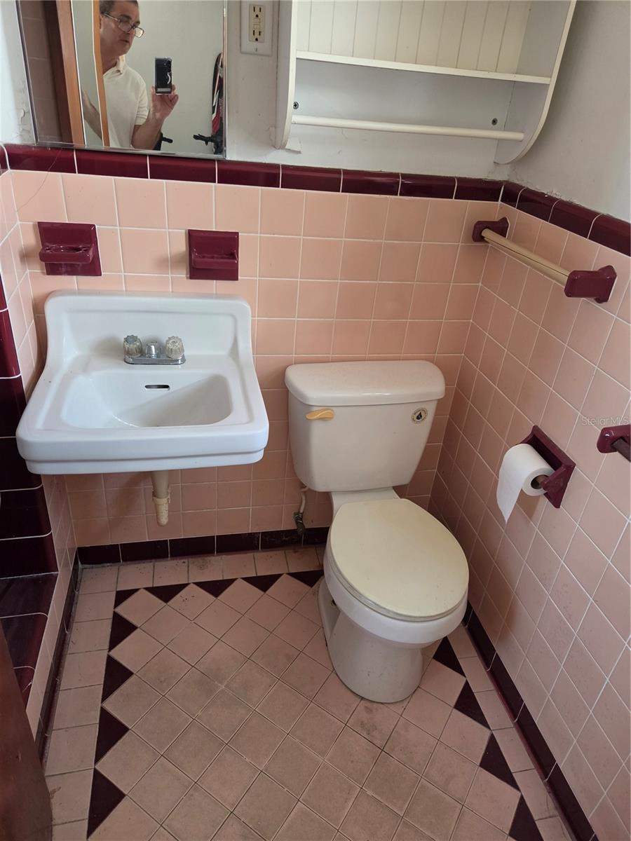 580 BAY ESPLANADE — photo 12
