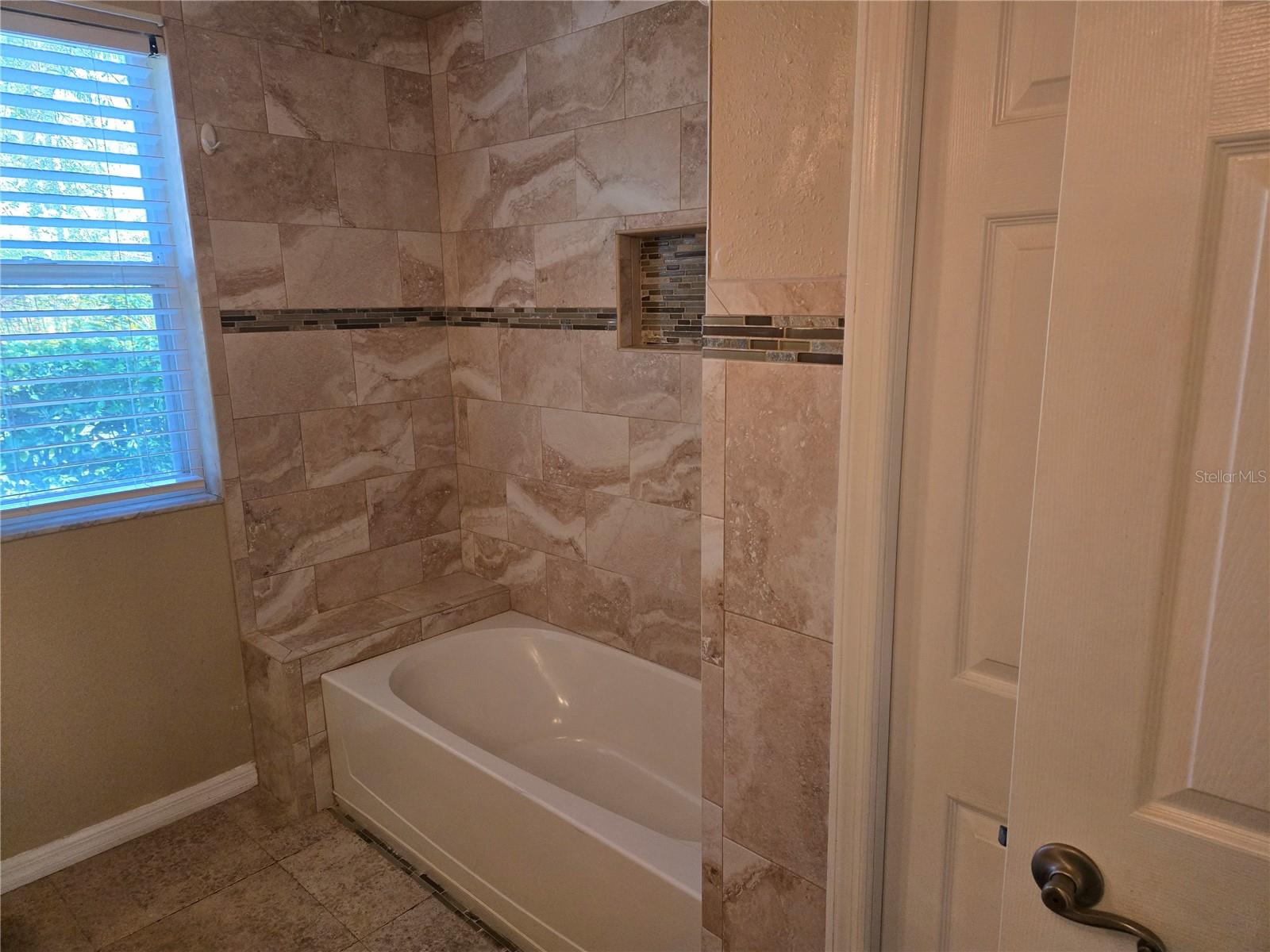 9127 WOODRIDGE RUN DR — photo 38