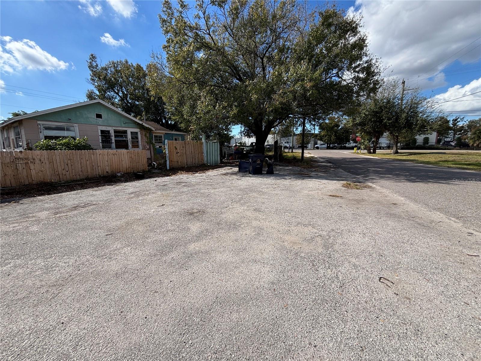 4213 W CAYUGA ST — photo 11