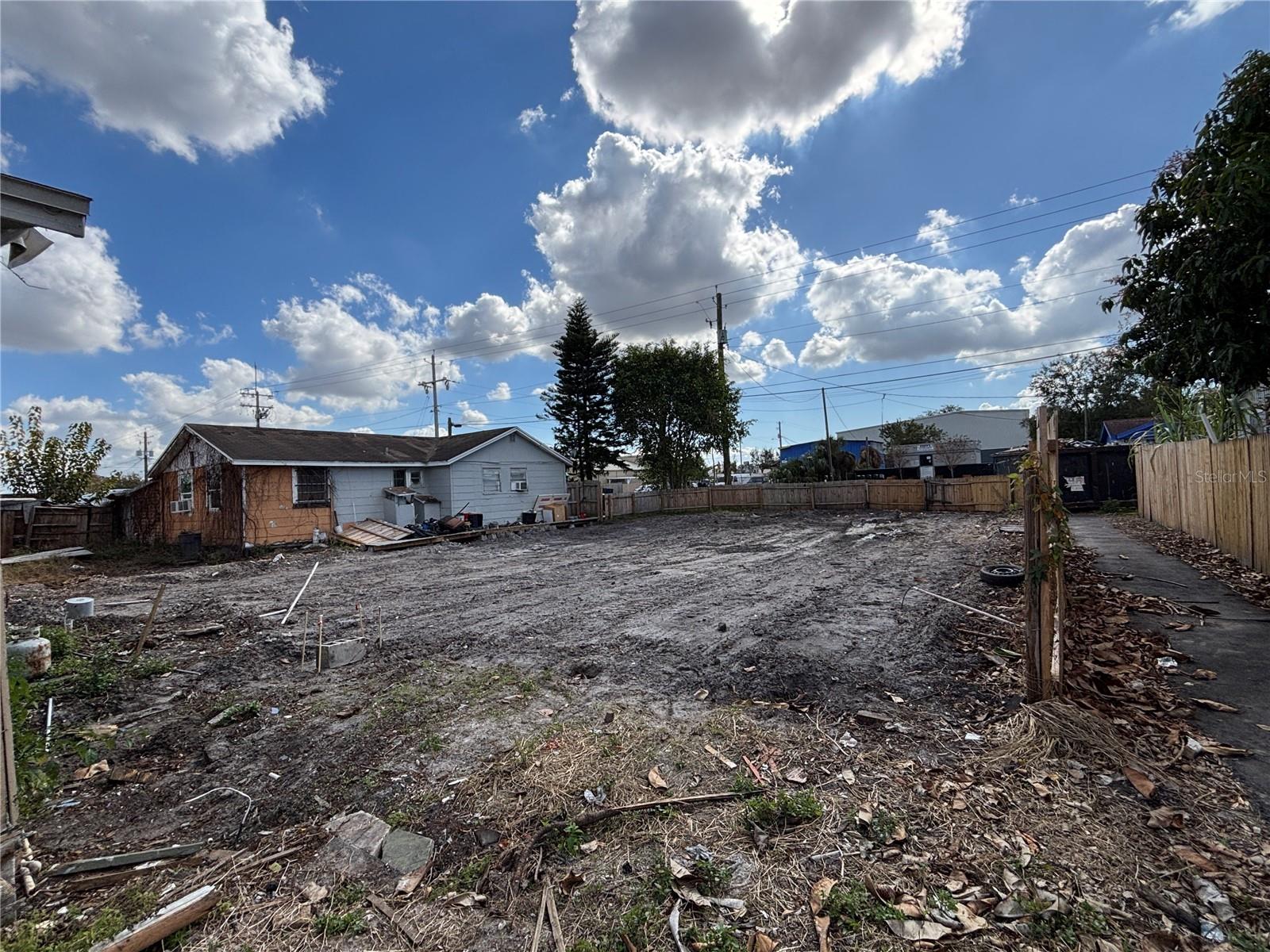 4213 W CAYUGA ST — photo 8