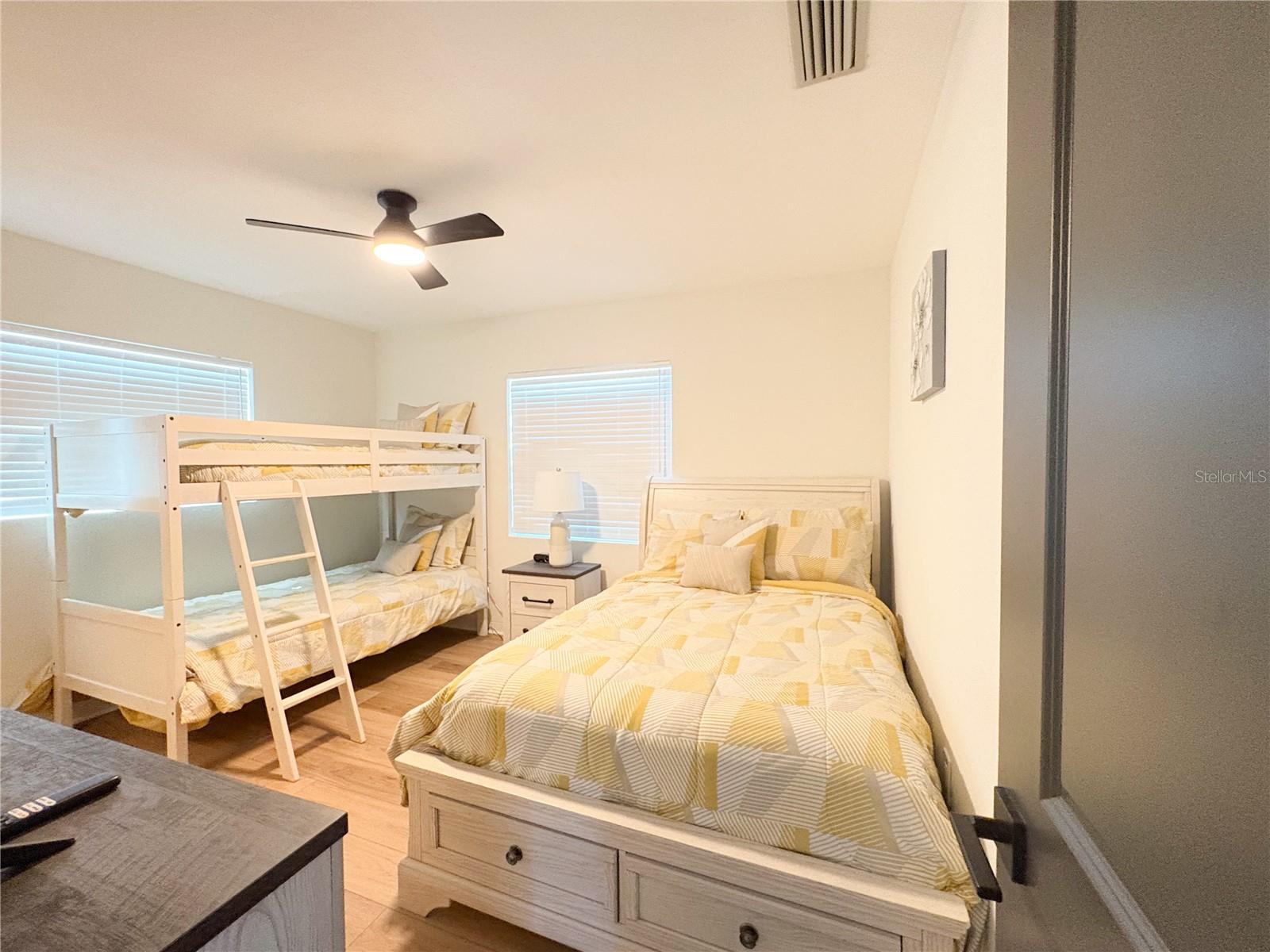 3054 ADRIAN AVE — photo 17