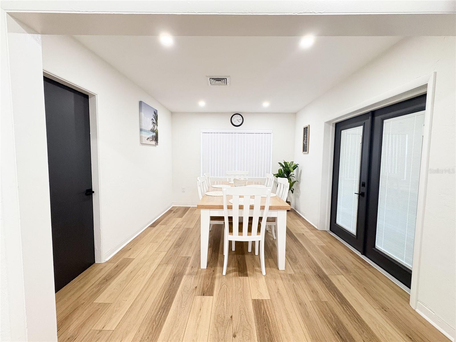 3054 ADRIAN AVE — photo 12