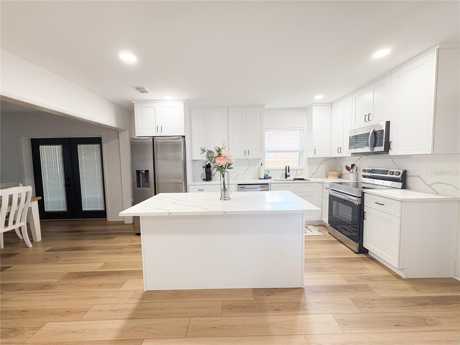 3054 ADRIAN AVE — photo 8