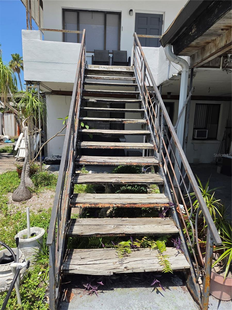 580 BAY ESPLANADE — photo 10