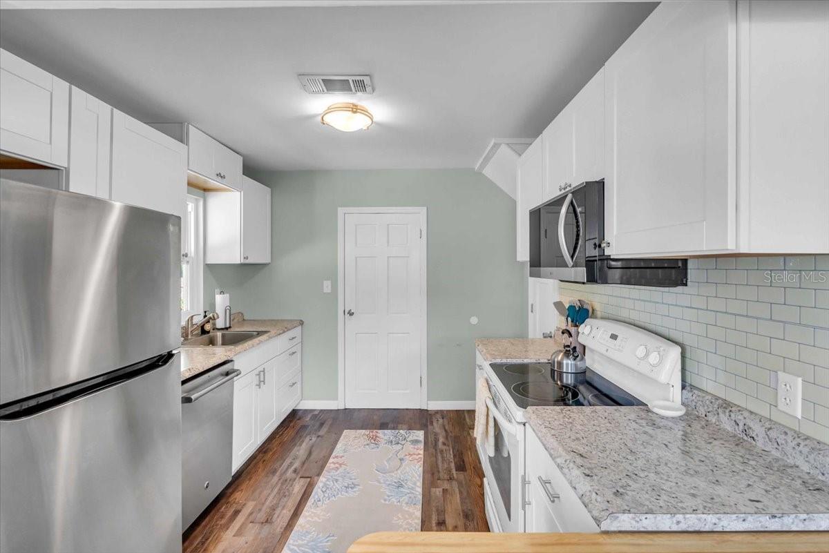 3843 CHAPEL DR — photo 17