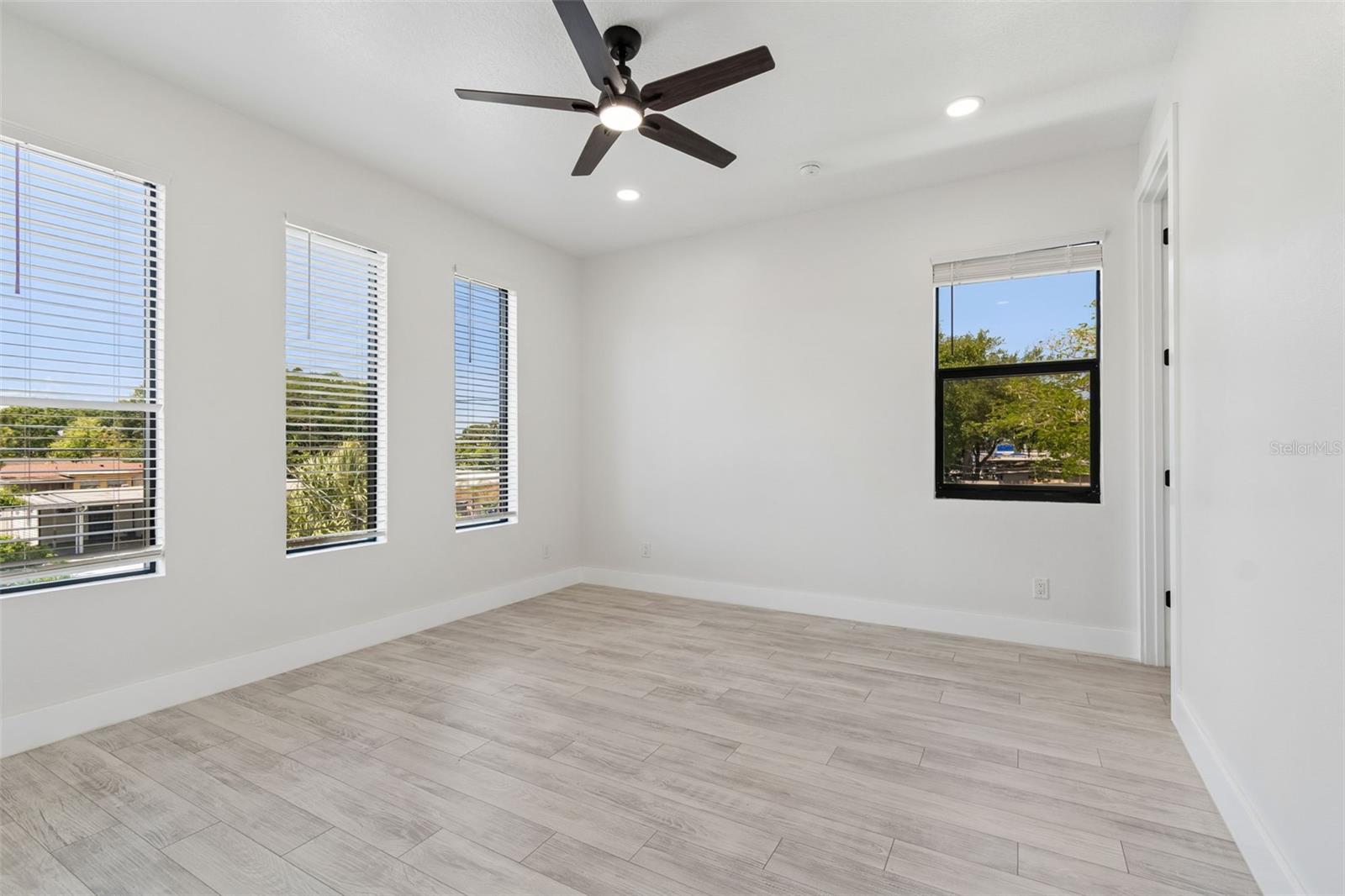 4101 W MANGO AVE — photo 58