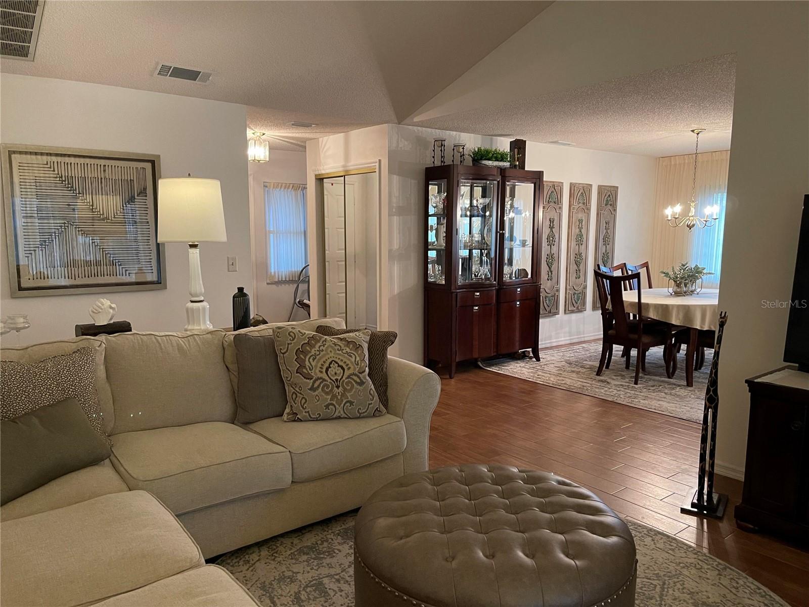 420 S BROCKFIELD DR — photo 3
