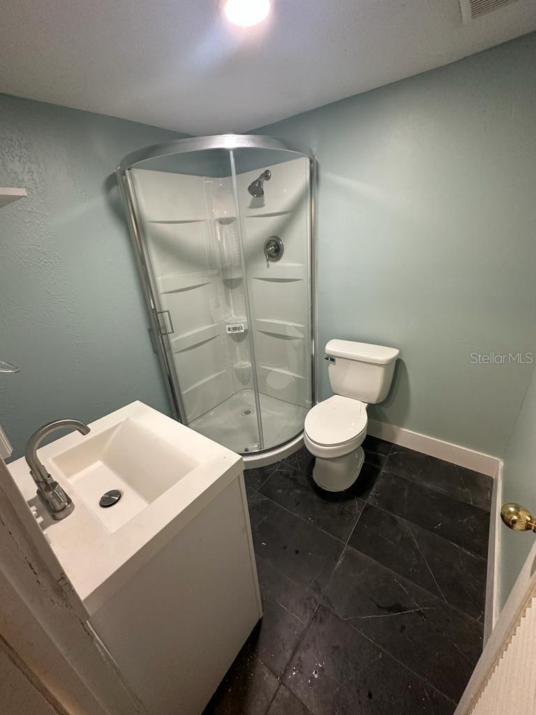 5716 KENWOOD AVE — photo 6