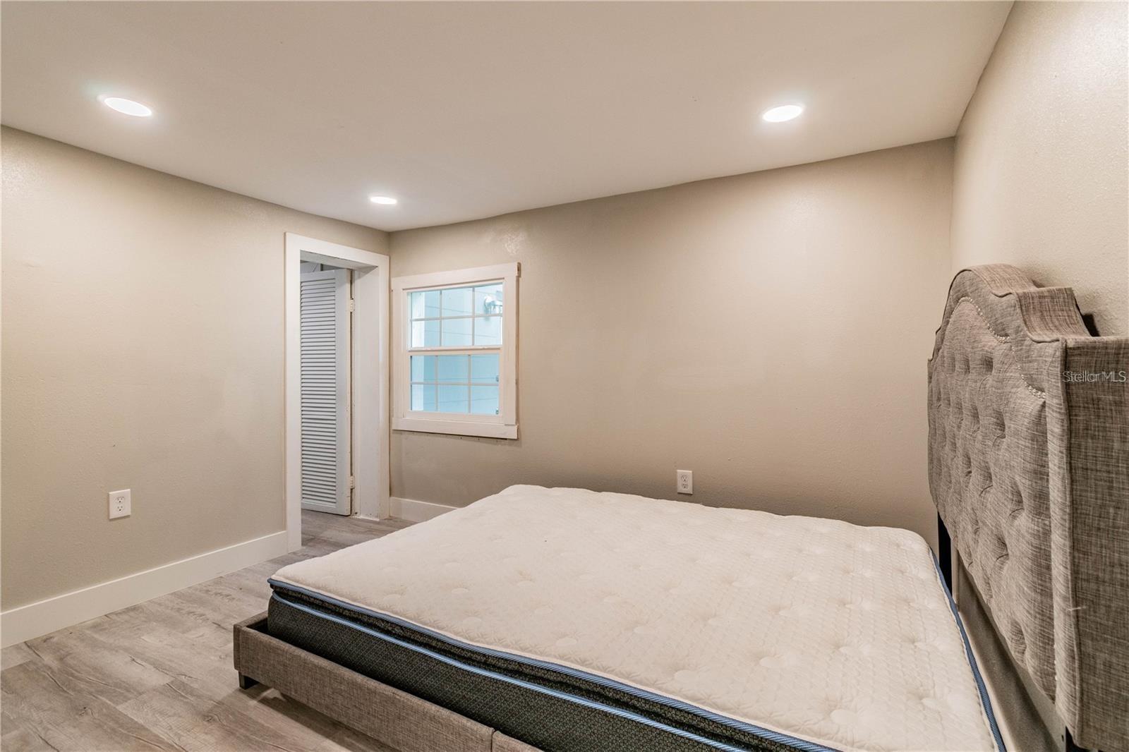 5716 KENWOOD AVE — photo 12