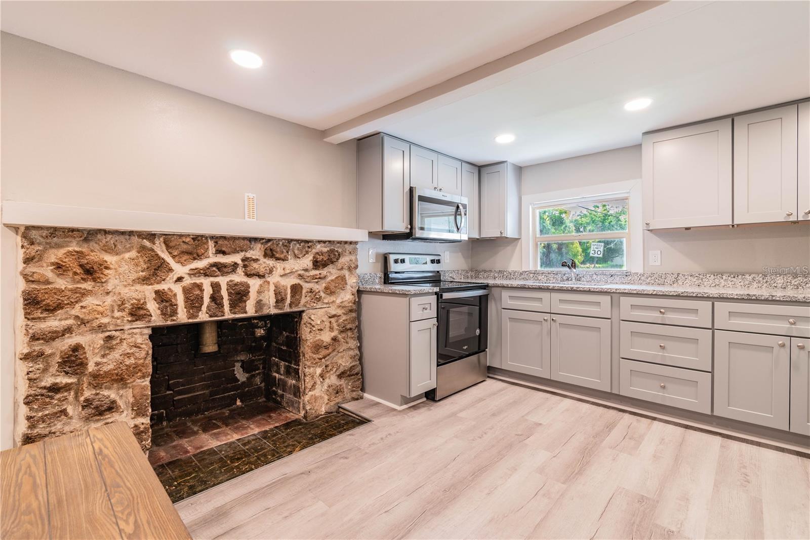 5716 KENWOOD AVE — photo 17