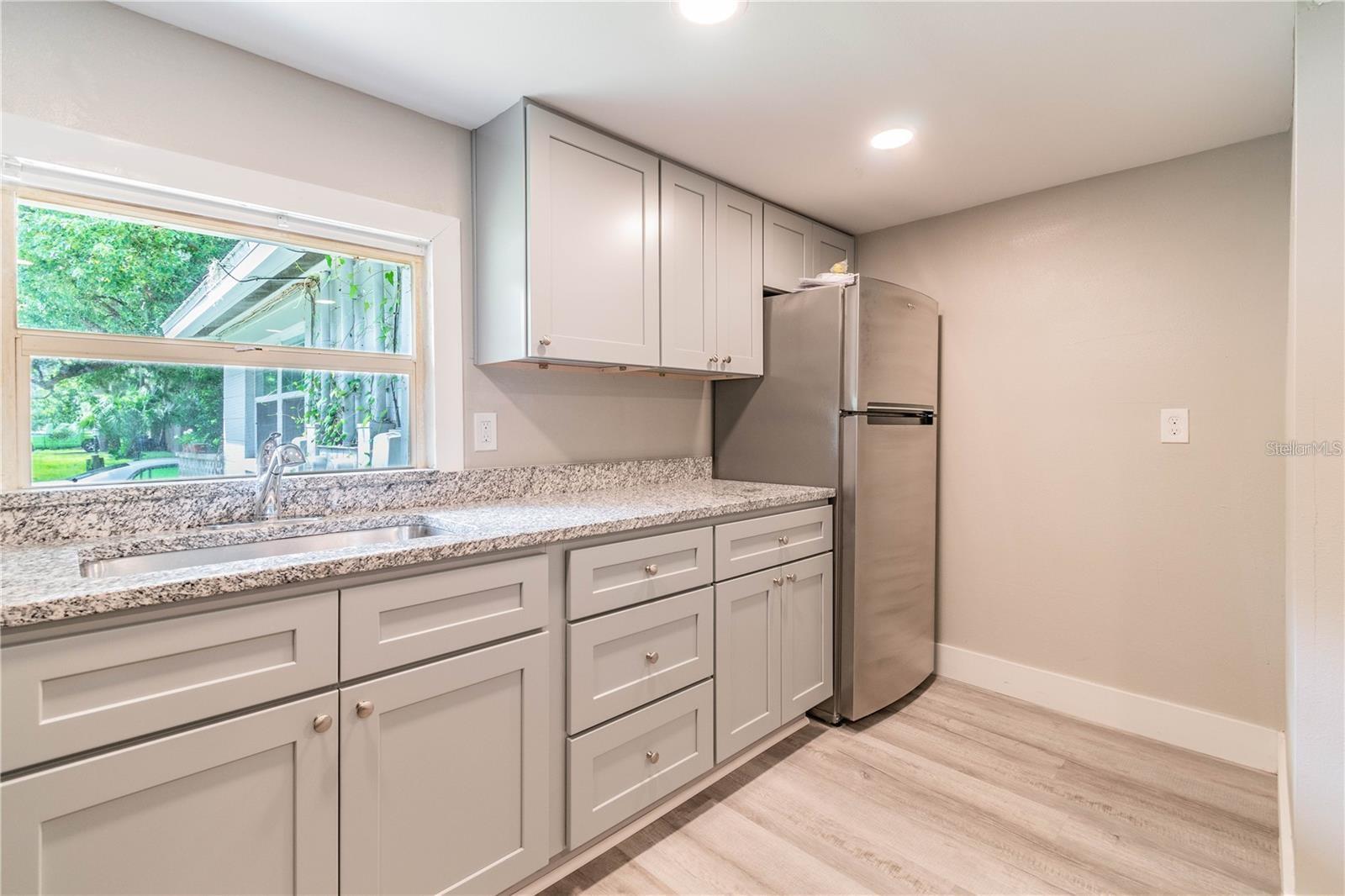 5716 KENWOOD AVE — photo 15
