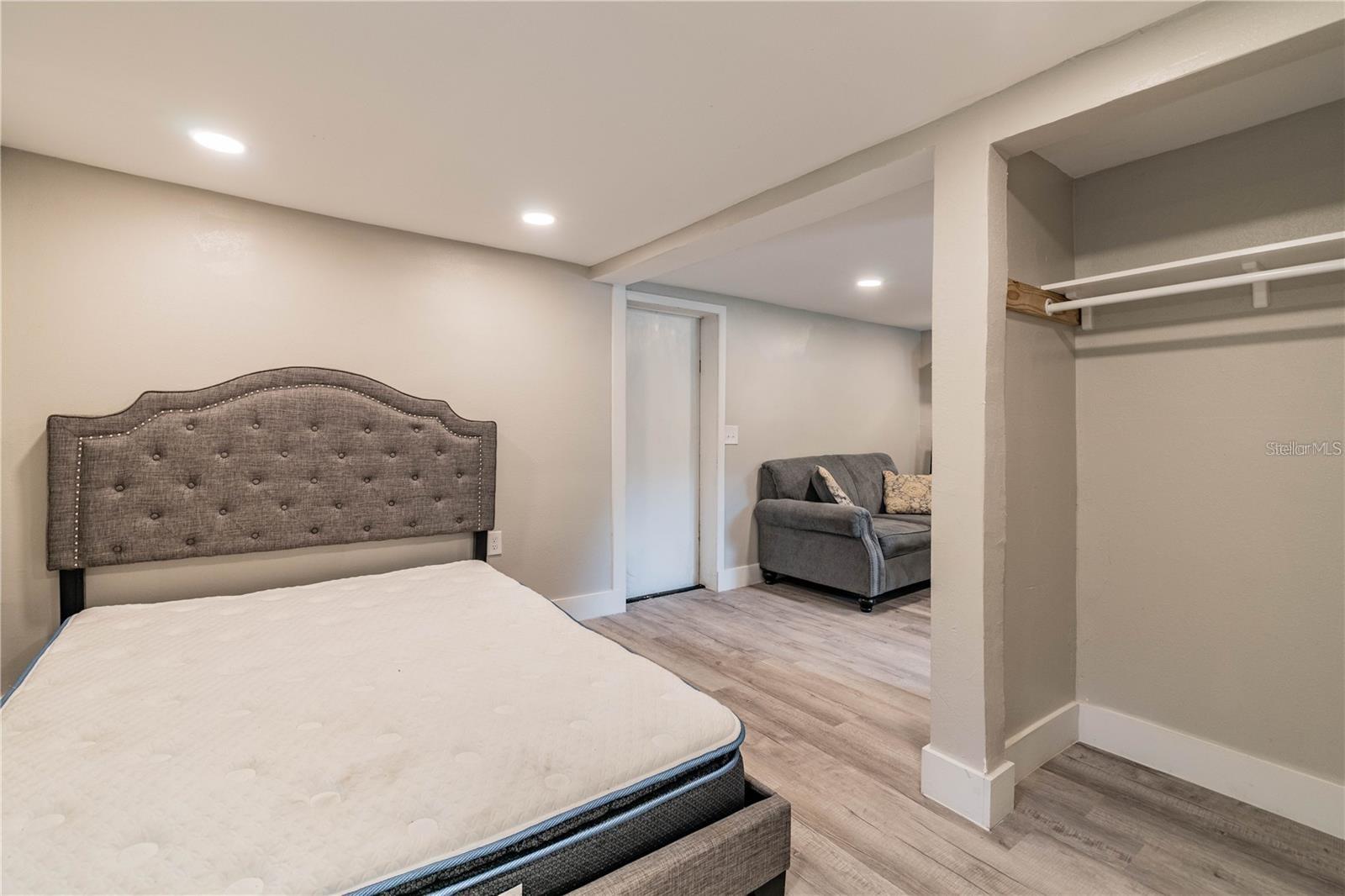 5716 KENWOOD AVE — photo 13