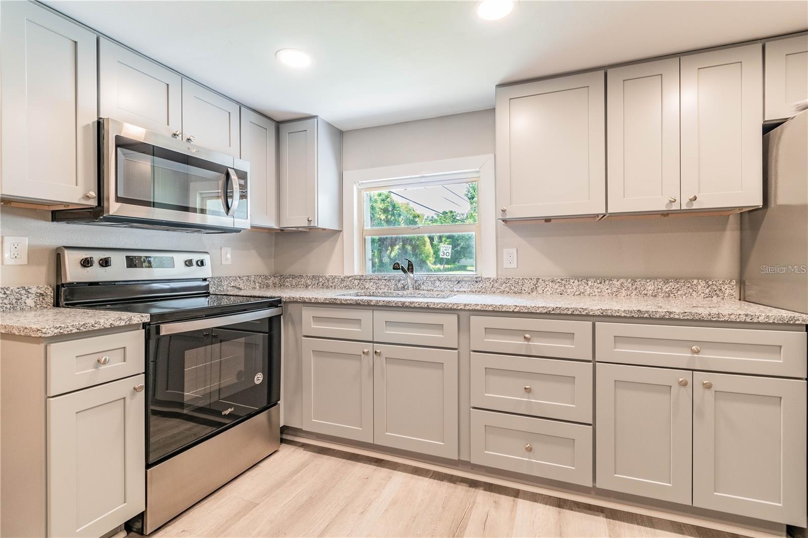 5716 KENWOOD AVE — photo 14