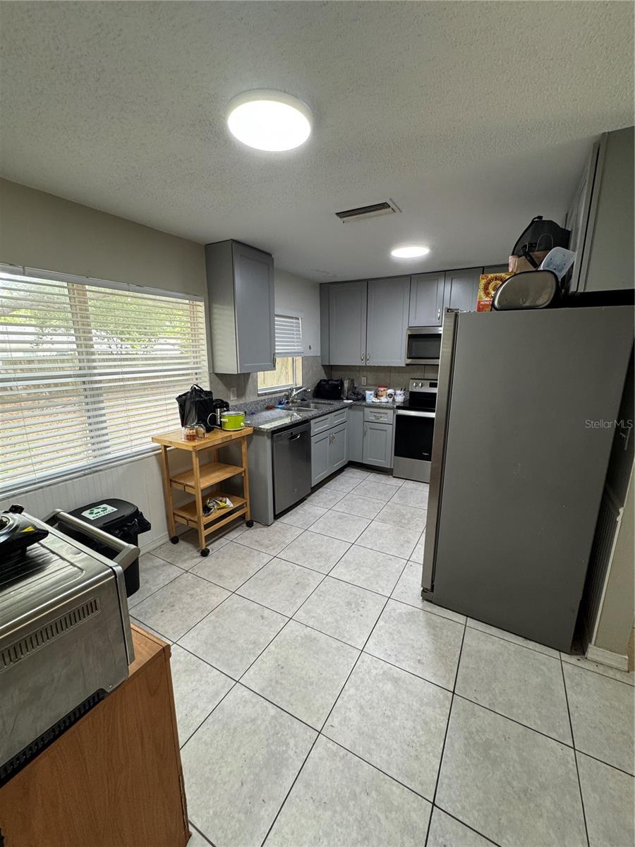 201 LENTZ RD — photo 3