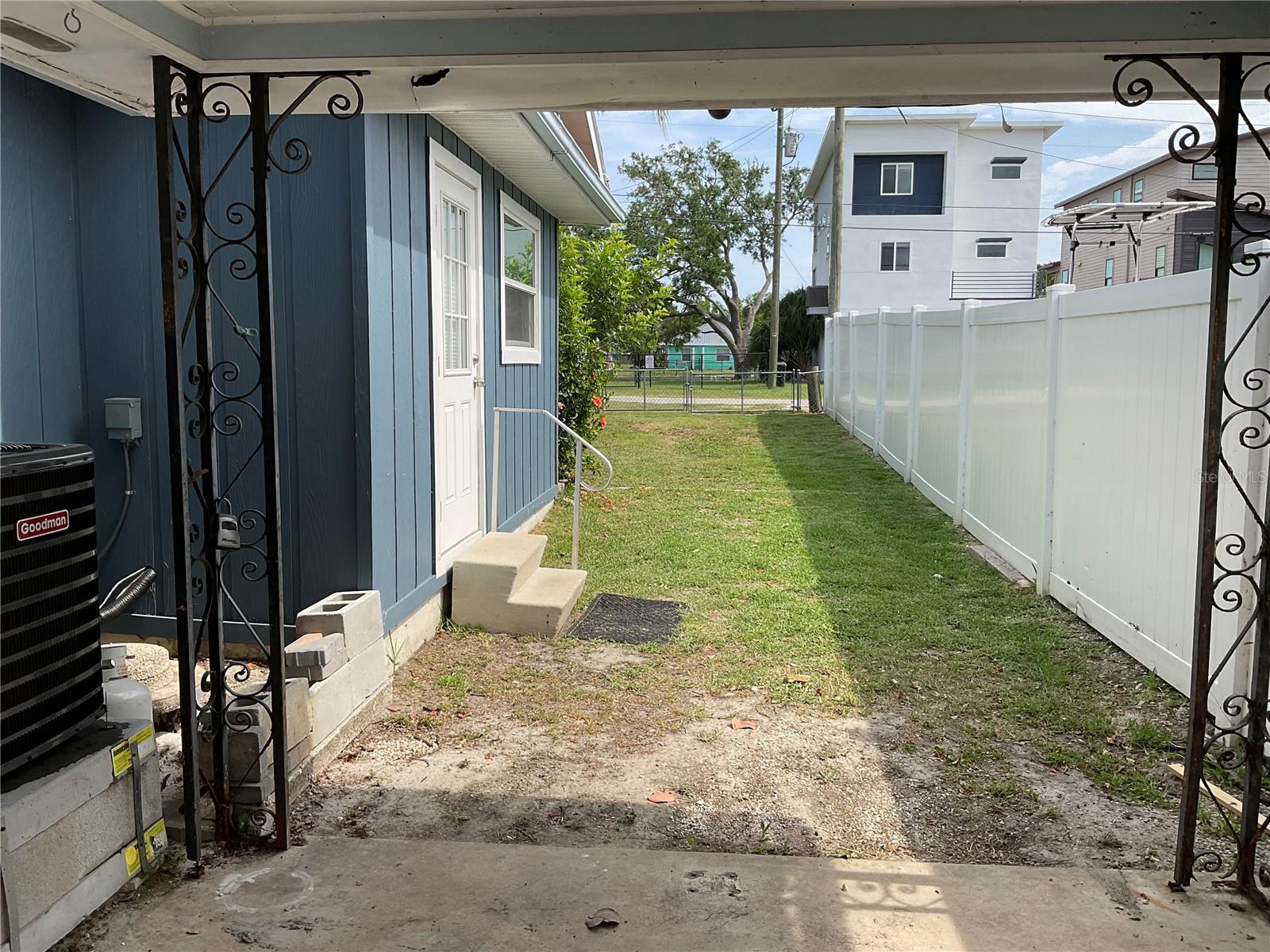 7104 FAIR LN — photo 12
