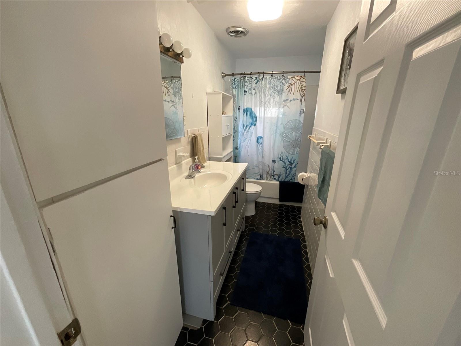7104 FAIR LN — photo 35