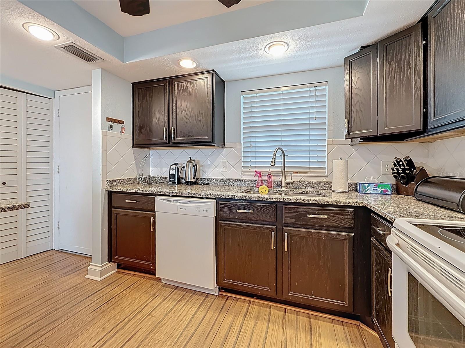 4725 COVE CIRCLE #908 — photo 15