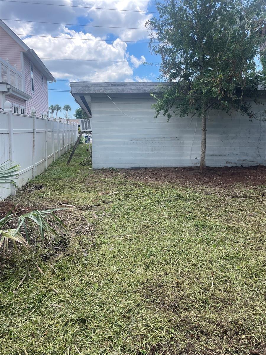 2445 WEBBER ST — photo 16