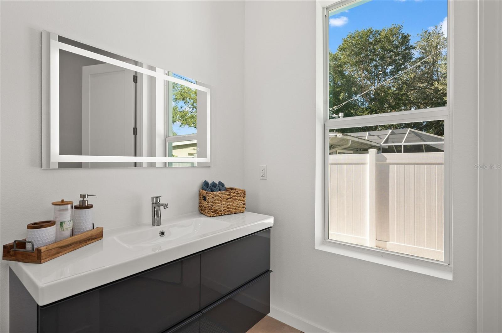 2365 WALDEMERE ST — photo 20