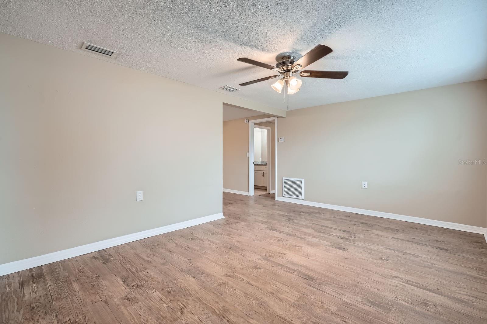 5429 FLORA AVE — photo 10