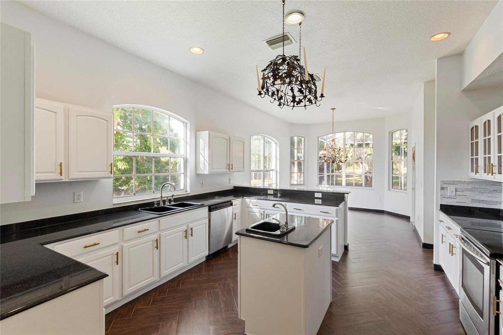 3062 SUTTON WOODS DR — photo 9