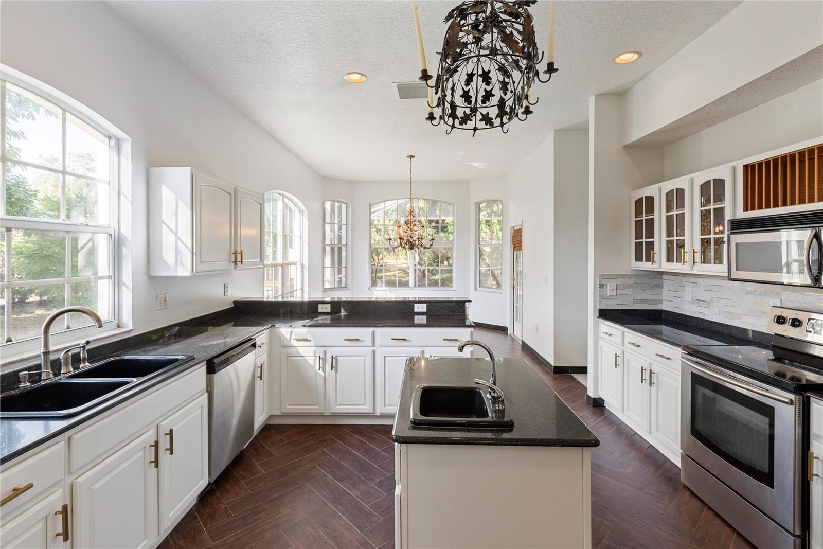 3062 SUTTON WOODS DR — photo 8