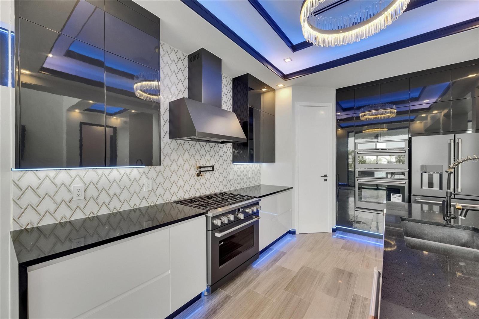 6528 SIMONE SHORES CIR — photo 38