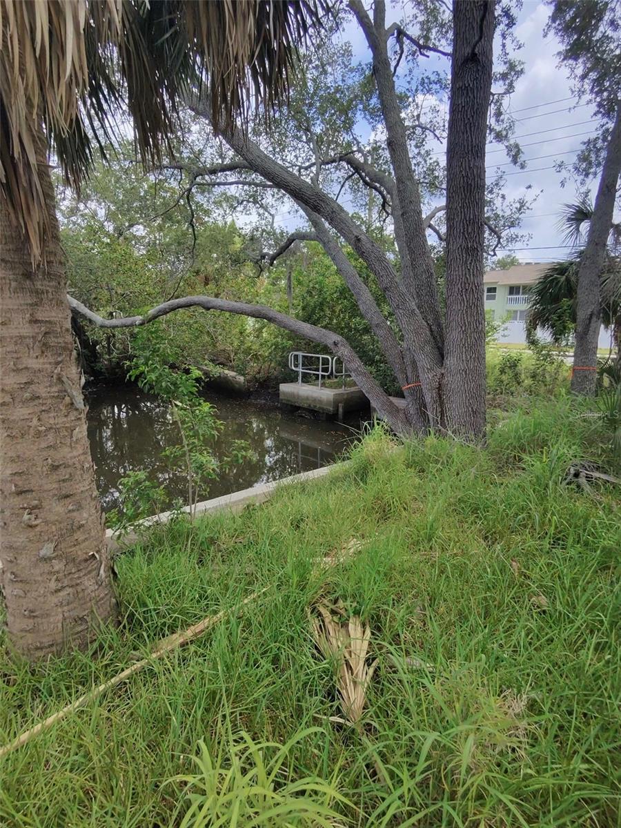190 MERES BLVD — photo 5