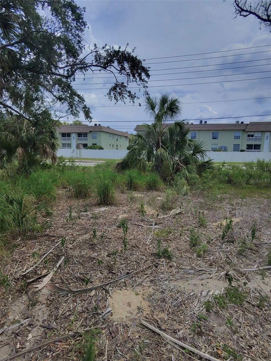 190 MERES BLVD — photo 3