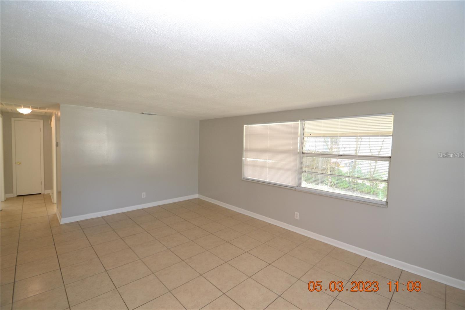 300 MIDWOOD DR — photo 4