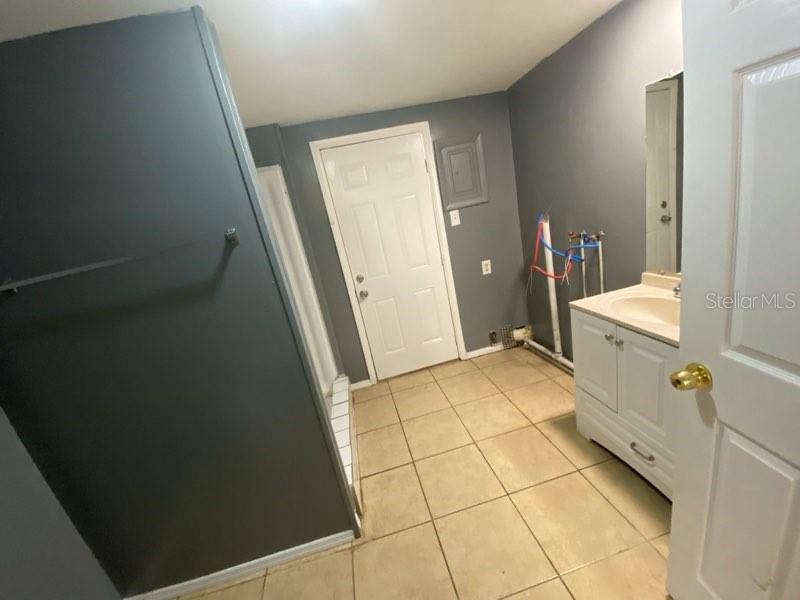 300 MIDWOOD DR — photo 33