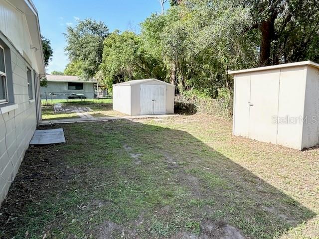 300 MIDWOOD DR — photo 38