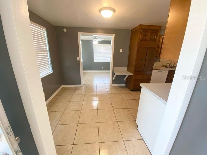 300 MIDWOOD DR — photo 23